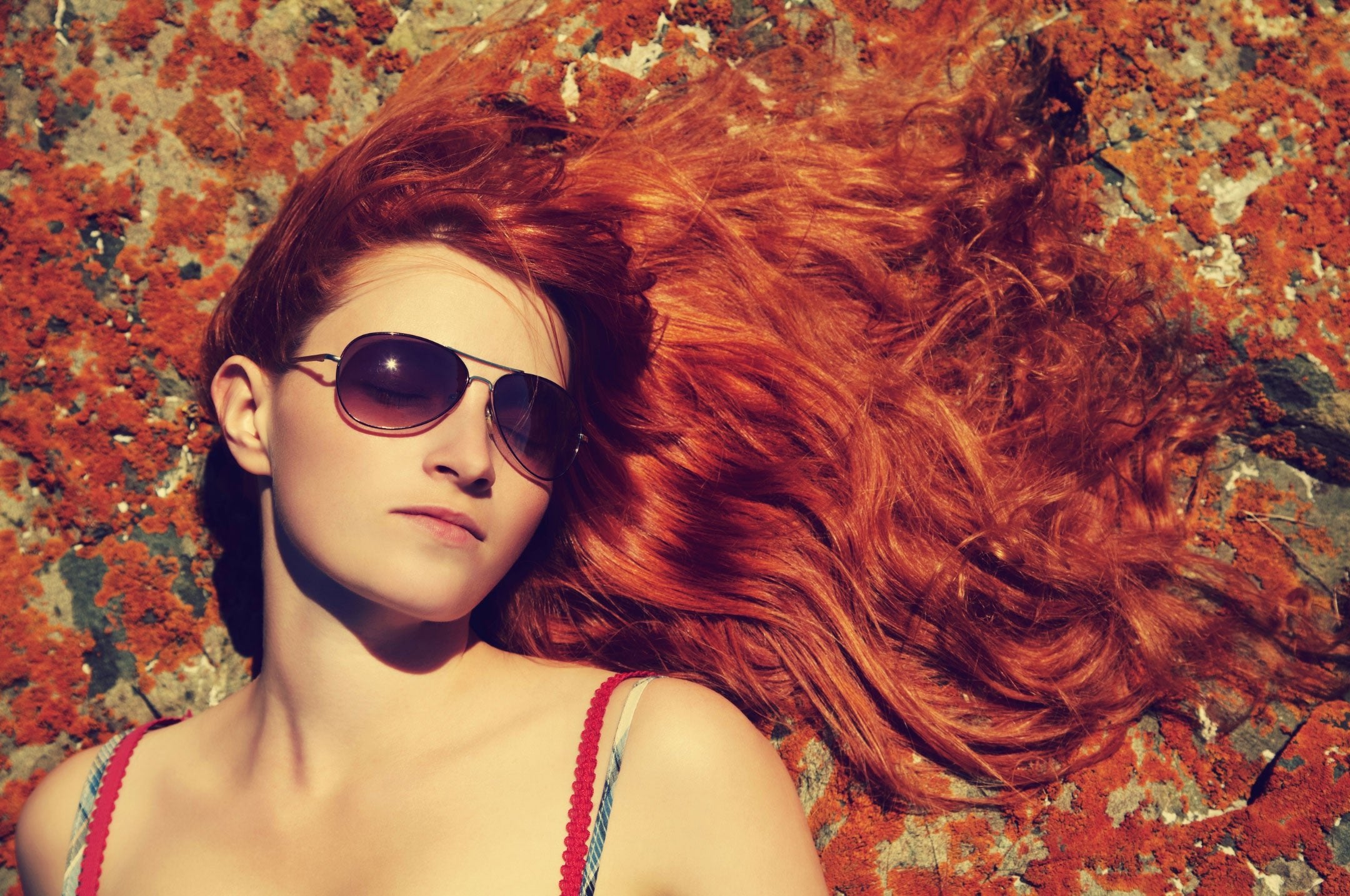 ¿De qué color tiñe la Henna según la base del cabello? - Henna Lovers