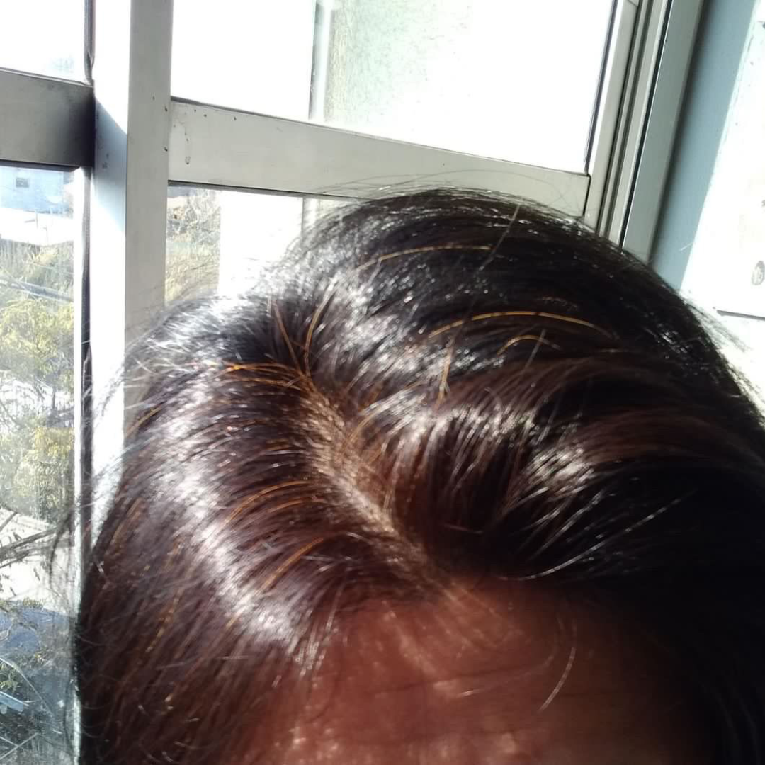 Comparación antes y después de aplicar henna natural en cabello con canas - Henna Lovers