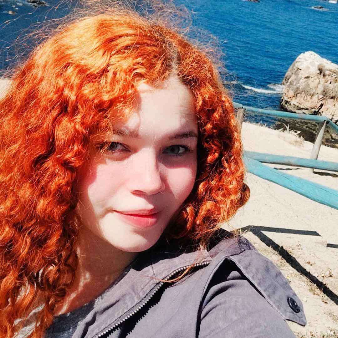 Cabello teñido con henna natural